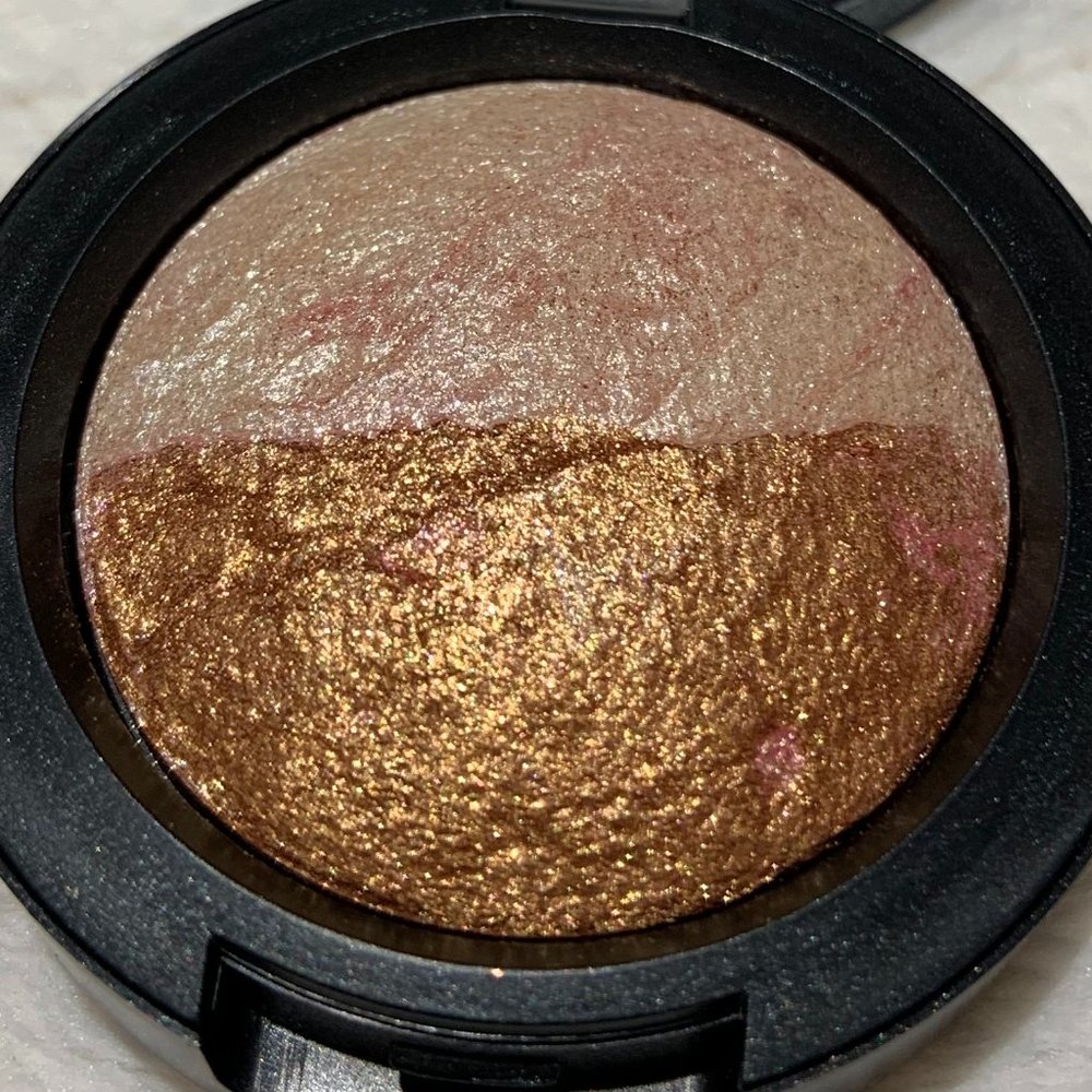 MAC Cosmetics Mineralize Duos ENGAGING Eyeshadow Antiquitease Collection